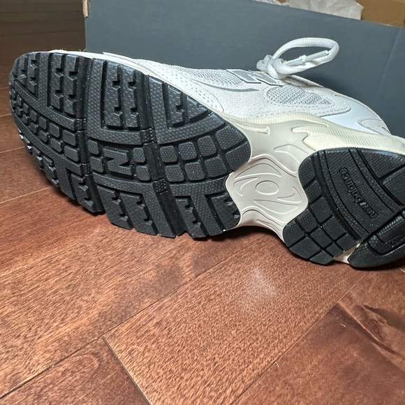 New Balance Gray Shoe Box - Picture 10 of 10